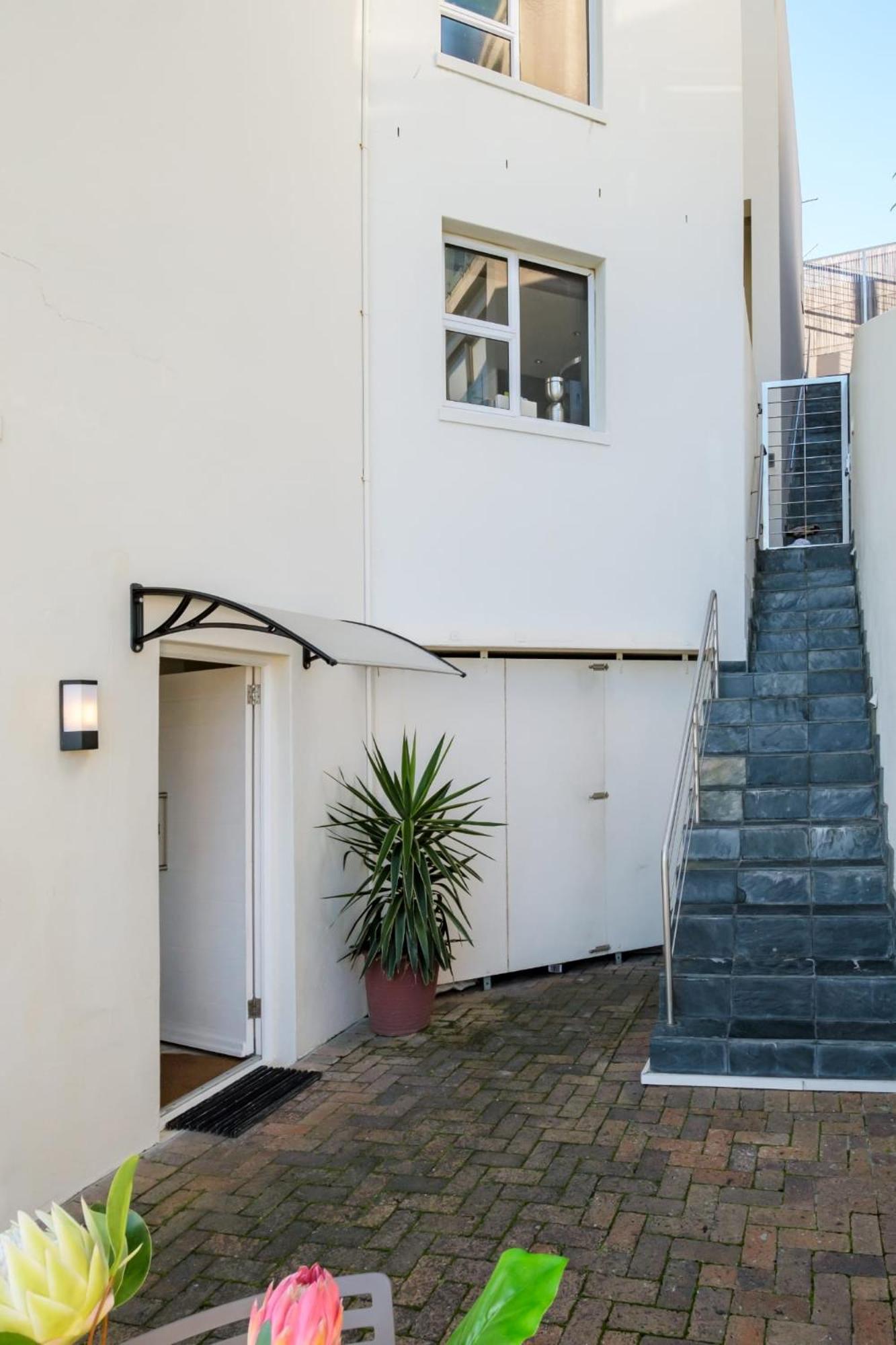 Camps Bay Terrace Apartment *